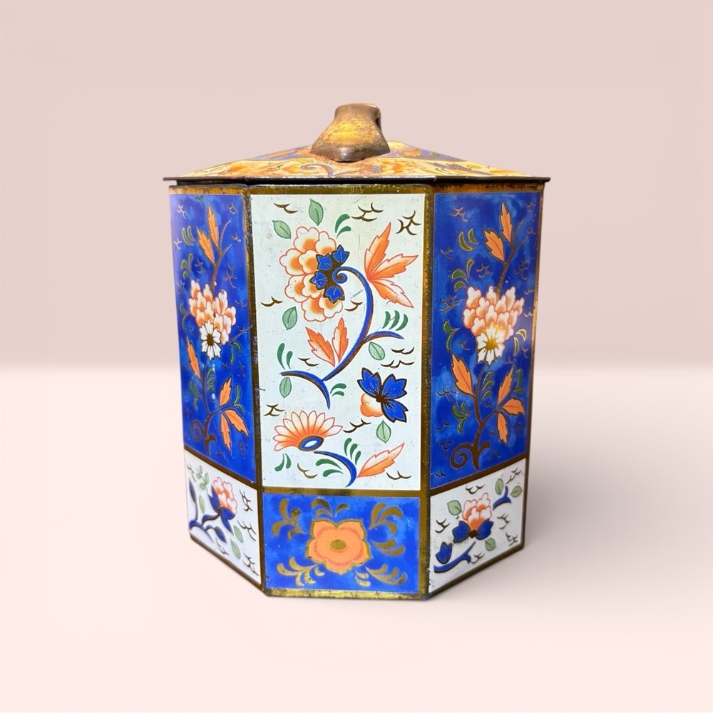 Amazing 8-Sided Vintage English Beautiful Floral Octagonal Tin Blue & White 5.8”